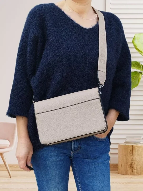 sac-a-bandouliere-avec-rabat-beige-ds Sac à bandoulière avec rabat beige femme vue de dos