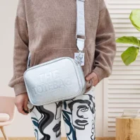 Sac à bandoulière multipoches argenté femme vue devant