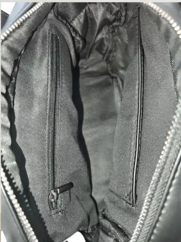 sac-a-main-duo-de-matieres-gris-int sac à main duo de matières gris vue intérieur