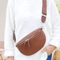 Sac banane à sangle unie marron femme vue devant