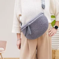 Sac banane bouclette gris femme vue devant