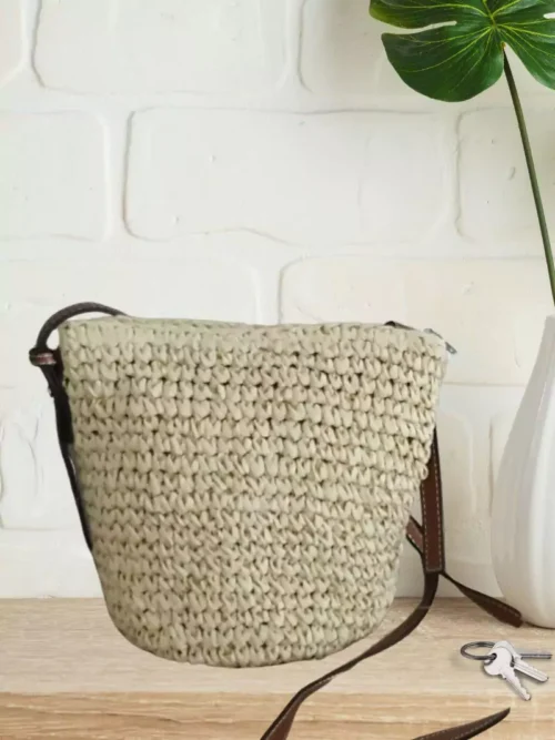 Sac tressé forme seau beige clair femme